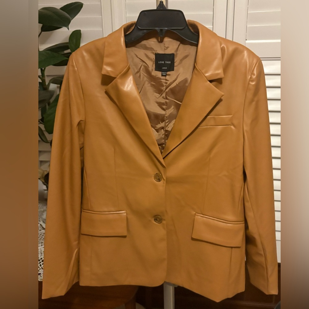 Love Tree cognac vegan leather blazer- Size L cozy Fall look 
❤️offers